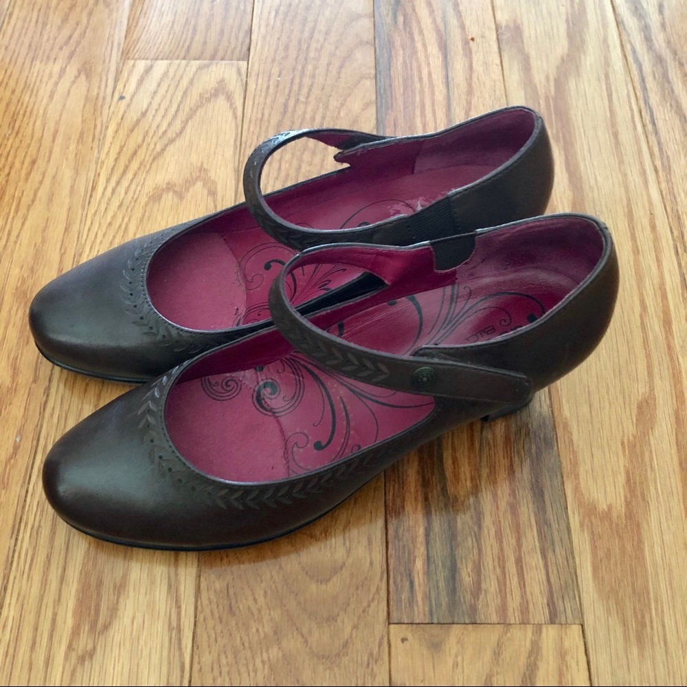 ABEO | Orthotic Brown Leather Mary Jane Heels
